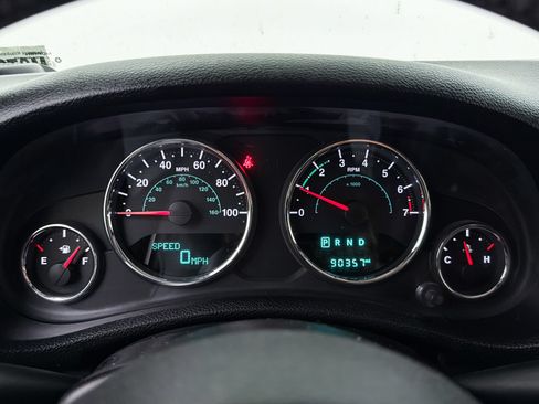 Used 2015 Jeep Wrangler Unlimited Sahara w/ Connectivity Group AWD/4WD image 5
