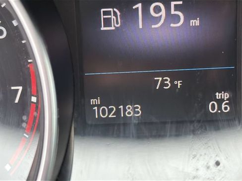 Used 2018 Volkswagen Tiguan SE w/ Panoramic Sunroof Package AWD/4WD image 17