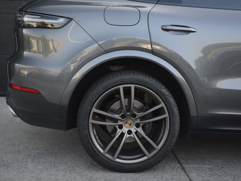 Certified 2021 Porsche Cayenne AWD/4WD image 33