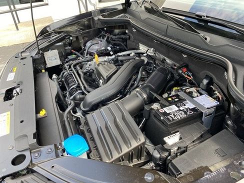 New 2025 Volkswagen Taos SE image 82