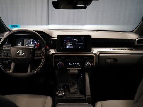 Used 2025 Toyota Tacoma SR5 AWD/4WD image 15