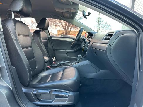 Used 2018 Volkswagen Jetta Wolfsburg Edition image 18