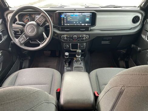 Used 2024 Jeep Gladiator Sport image 18