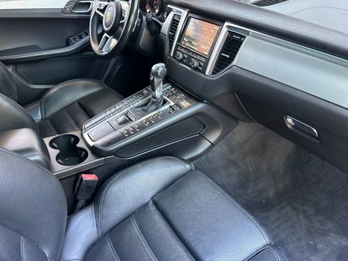 Used 2016 Porsche Macan Turbo AWD/4WD image 31