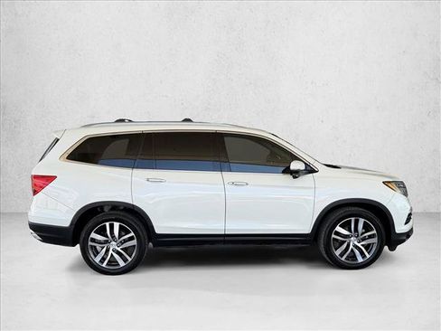 Used 2017 Honda Pilot Touring image 4