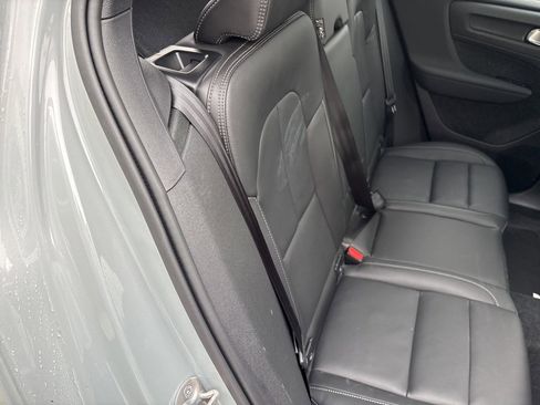 Certified 2025 Volvo XC40 B5 Core image 38