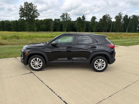 Used 2025 Chevrolet TrailBlazer LS w/ LS Convenience Package AWD/4WD image 3