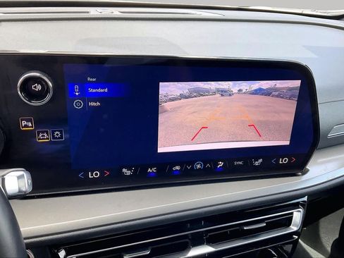 Used 2026 Chevrolet Traverse LT FWD image 25