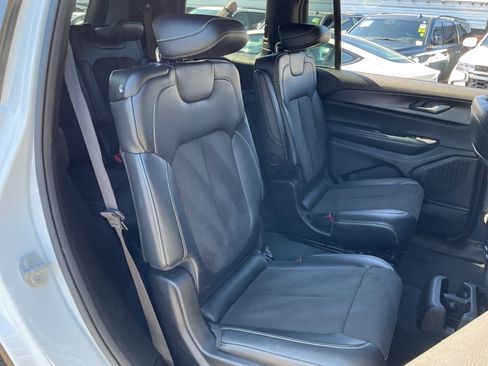 Used 2023 Jeep Grand Cherokee L Laredo RWD image 20