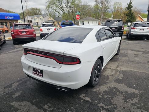 Used 2018 Dodge Charger SXT image 11