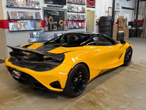Used 2024 McLaren 750S Spider RWD image 27