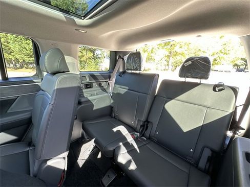 Used 2025 Hyundai Santa Fe Limited image 24