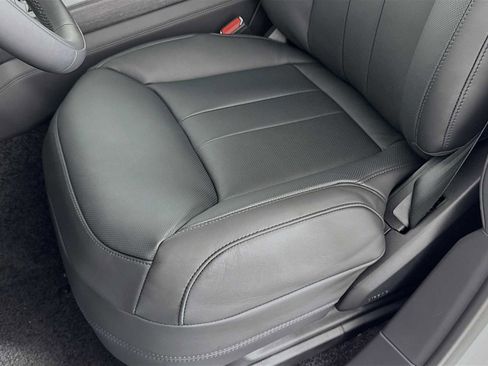 New 2025 Land Rover Range Rover SE image 18