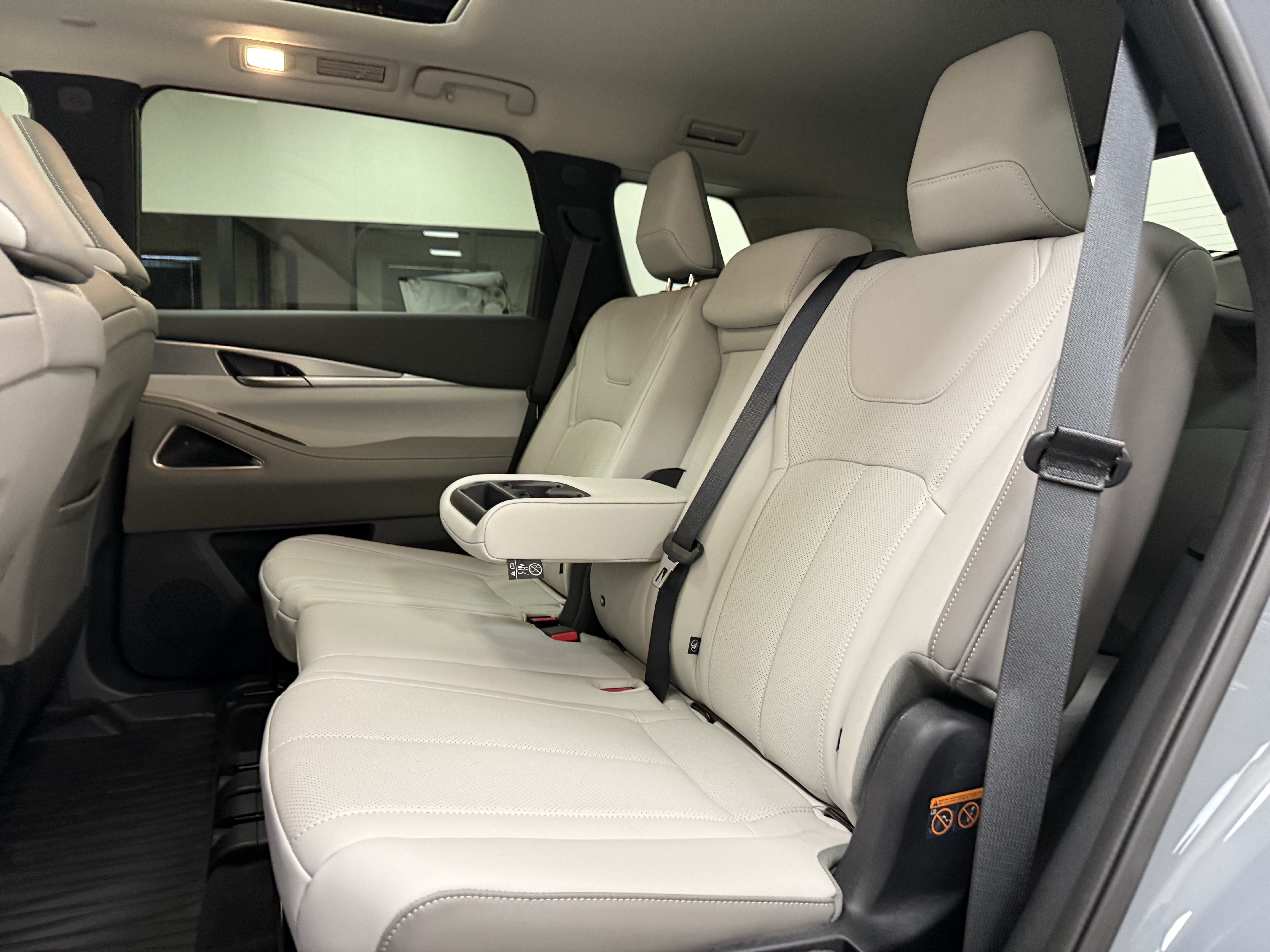 Certified 2027 INFINITI QX60 Luxe w/ Cargo Package FWD image 17