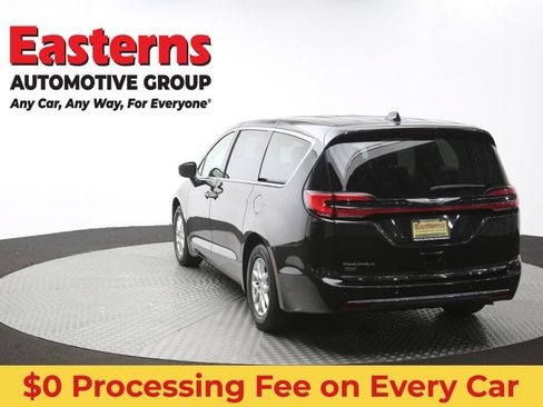 Used 2023 Chrysler Pacifica Touring-L FWD image 66