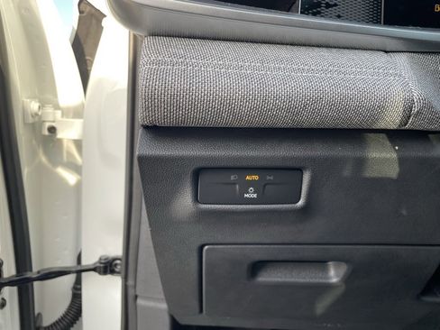 Used 2025 Volkswagen Tiguan S image 14