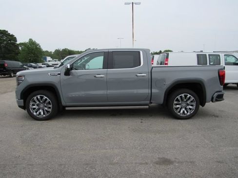 Used 2025 GMC Sierra 1500 Denali w/ Denali Reserve Package AWD/4WD image 3