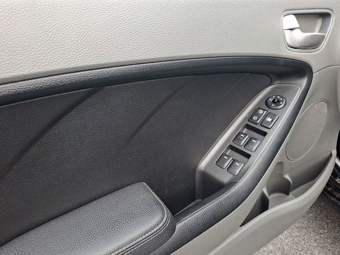 Used 2017 Kia Forte LX image 13