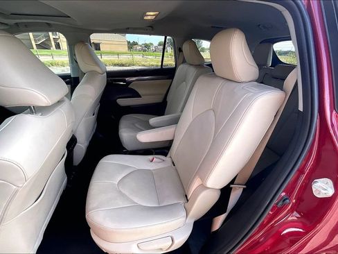 Used 2020 Toyota Highlander Limited FWD image 24