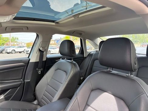 Used 2022 Volkswagen Jetta SE w/ Panoramic Sunroof Package FWD image 20