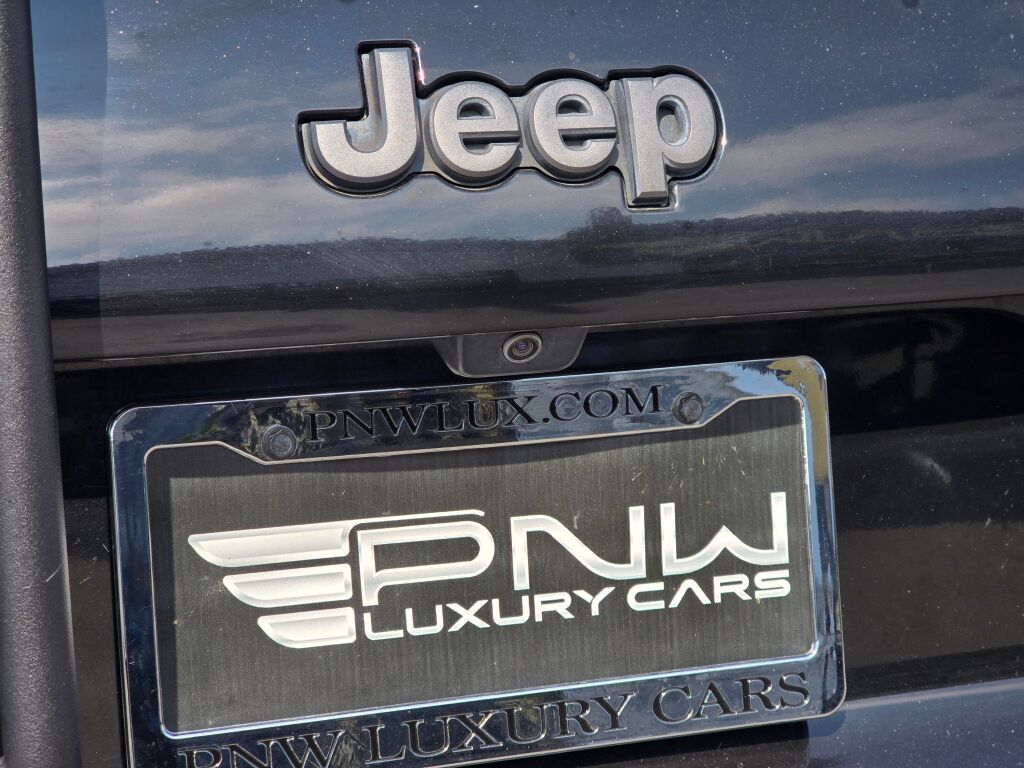 Used 2019 Jeep Cherokee Trailhawk AWD/4WD image 13