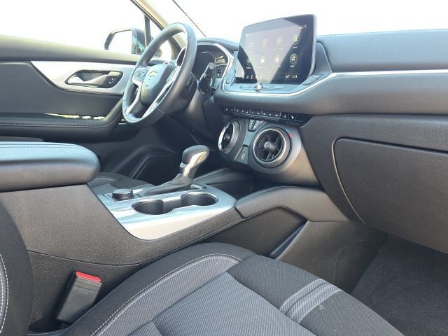 Used 2024 Chevrolet Blazer LT FWD image 19
