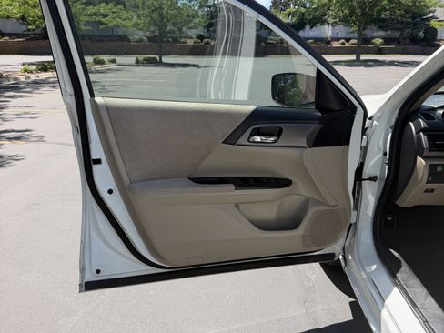 Used 2013 Honda Accord LX image 25