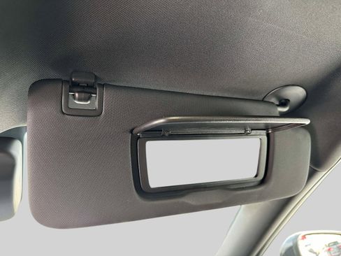 Certified 2024 Chevrolet Trax RS w/ Sunroof Package image 30