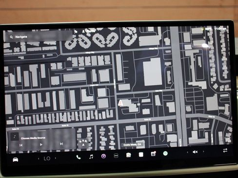 Used 2023 Tesla Model X image 53