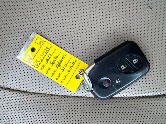 Used 2013 Toyota Highlander Limited AWD/4WD image 26