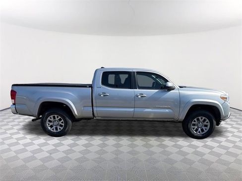 Used 2016 Toyota Tacoma SR5 w/ SR5 Appearance Package (SN) image 4