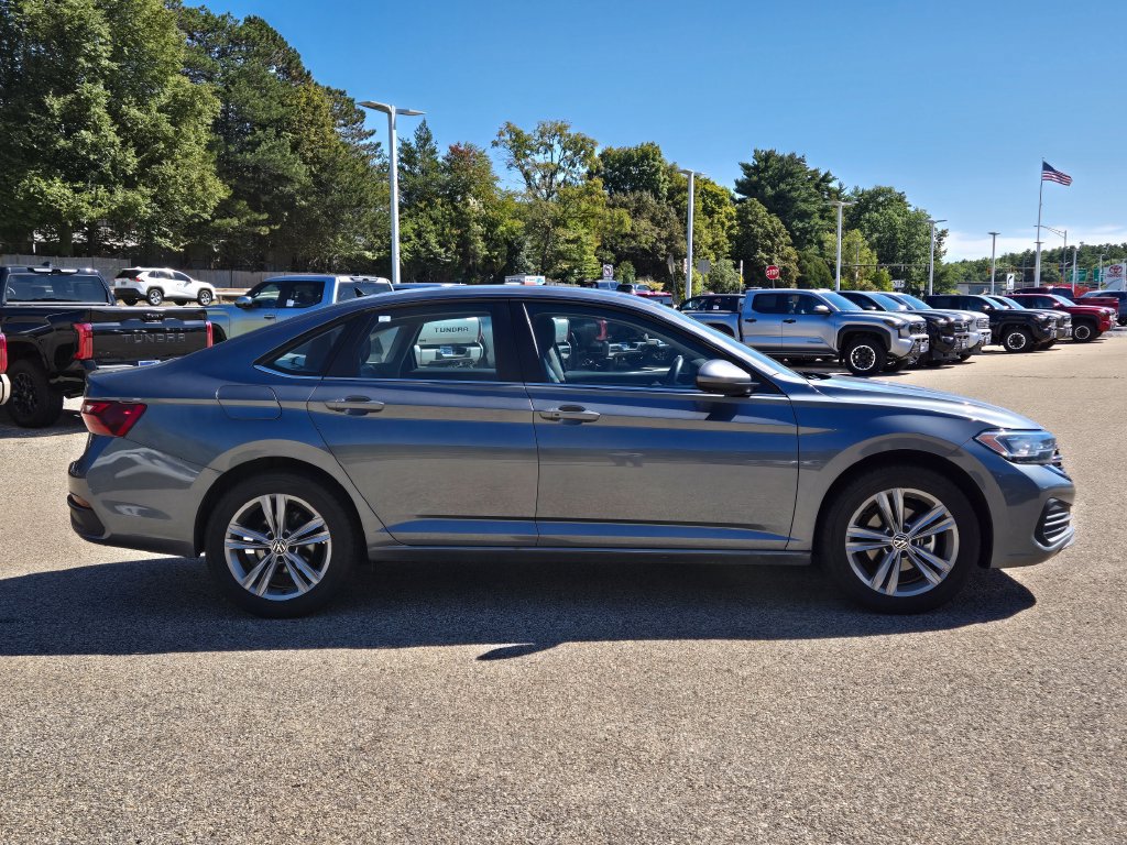 Used 2024 Volkswagen Jetta SE FWD image 7