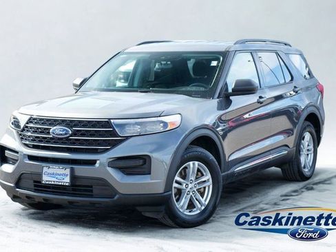 Used 2023 Ford Explorer XLT image 1