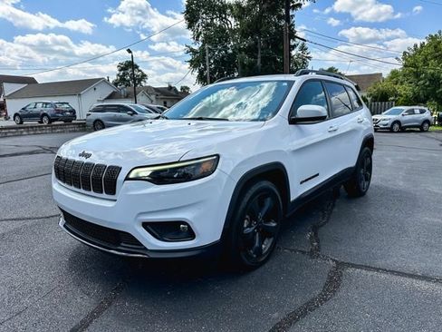 Used 2019 Jeep Cherokee Latitude Plus FWD image 3