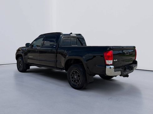 Used 2017 Toyota Tacoma SR5 AWD/4WD image 5