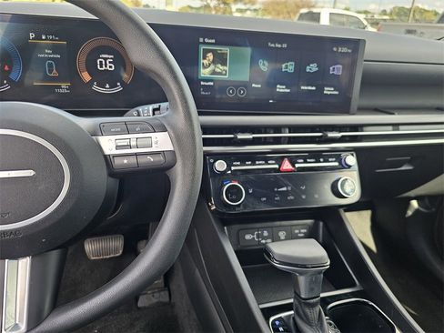 Certified 2025 Hyundai Santa Cruz SEL image 24