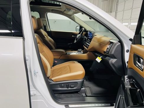 New 2026 Nissan Pathfinder Platinum image 37