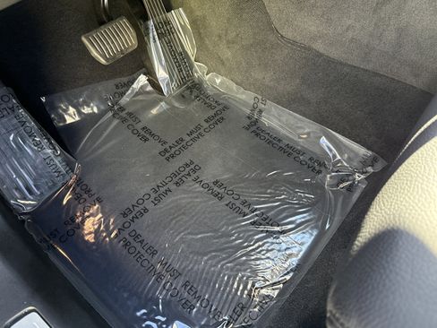 Used 2025 Volvo XC60 B5 Plus image 17