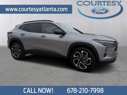 Used 2025 Chevrolet Trax RS w/ Sunroof Package image 1