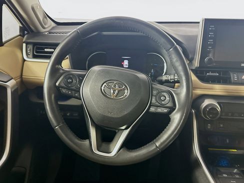 Used 2019 Toyota RAV4 Limited image 18