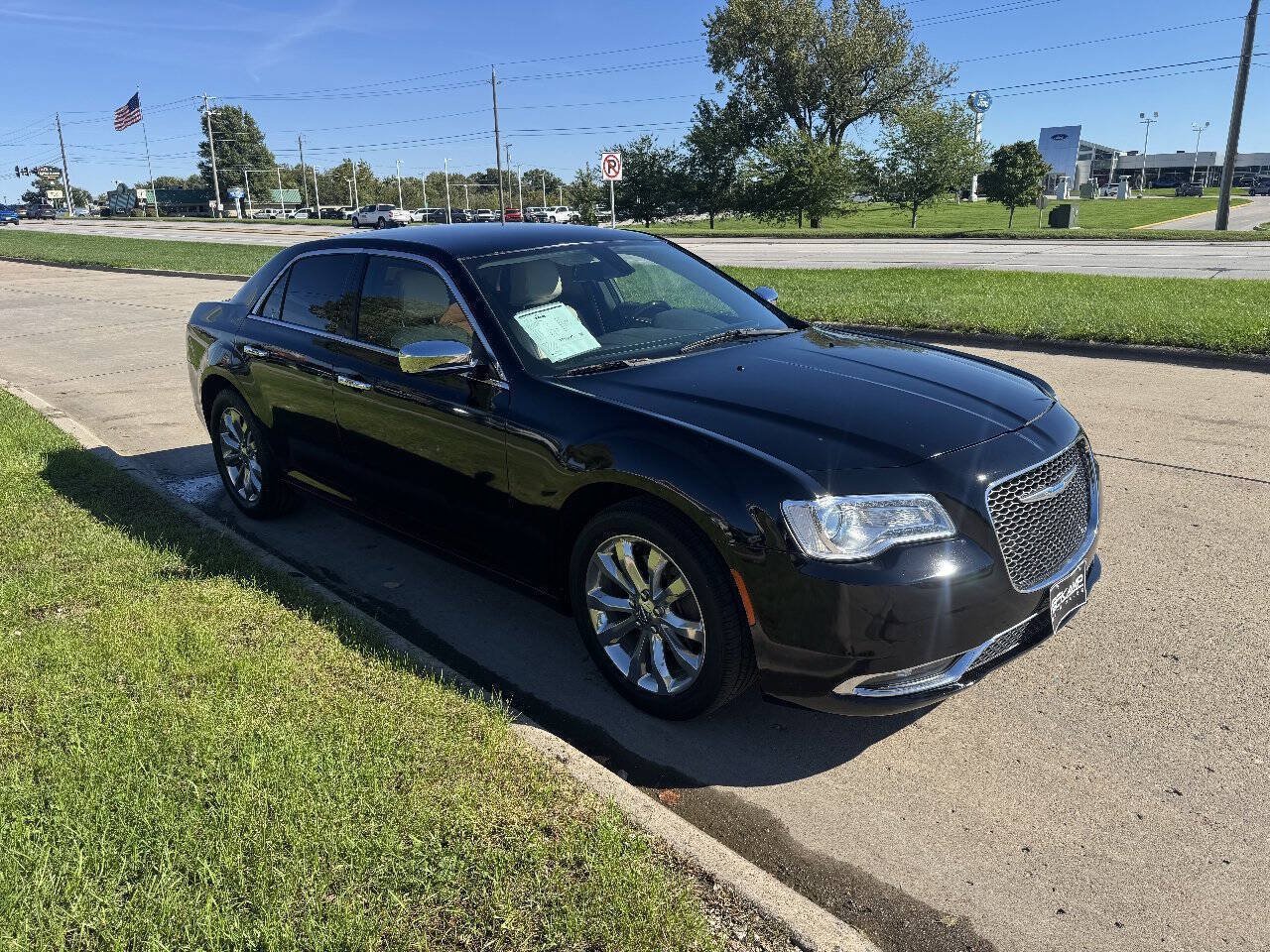 Used 2018 Chrysler 300 Limited AWD/4WD image 7