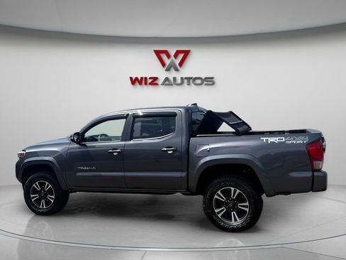 Used 2017 Toyota Tacoma TRD Sport w/ Tow Package AWD/4WD image 2
