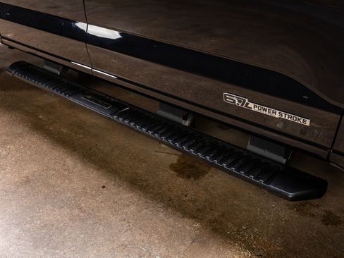 Used 2023 Ford F250 Lariat w/ Sport Appearance Package image 12