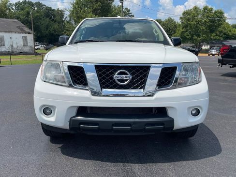 Used 2014 Nissan Frontier SV w/ SV Value Truck Package AWD/4WD image 2