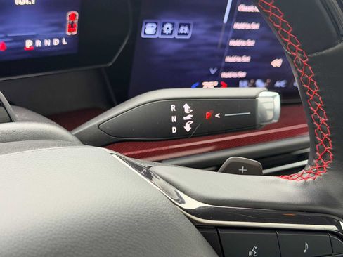 Used 2024 Chevrolet Traverse RS image 31