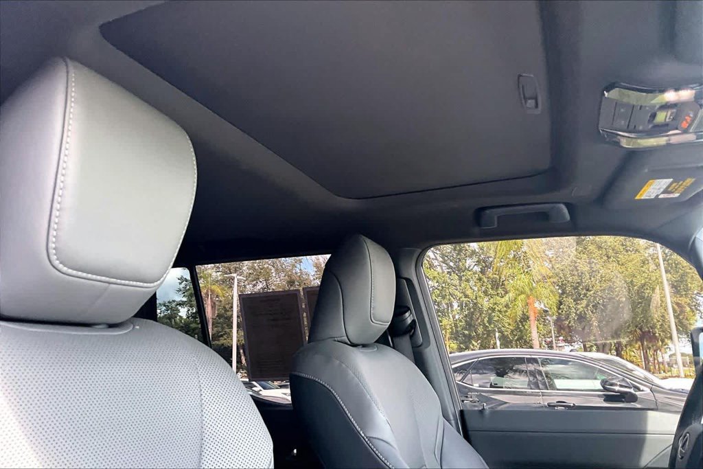 Used 2025 Lexus GX 550 w/ Cold Area Package AWD/4WD image 13