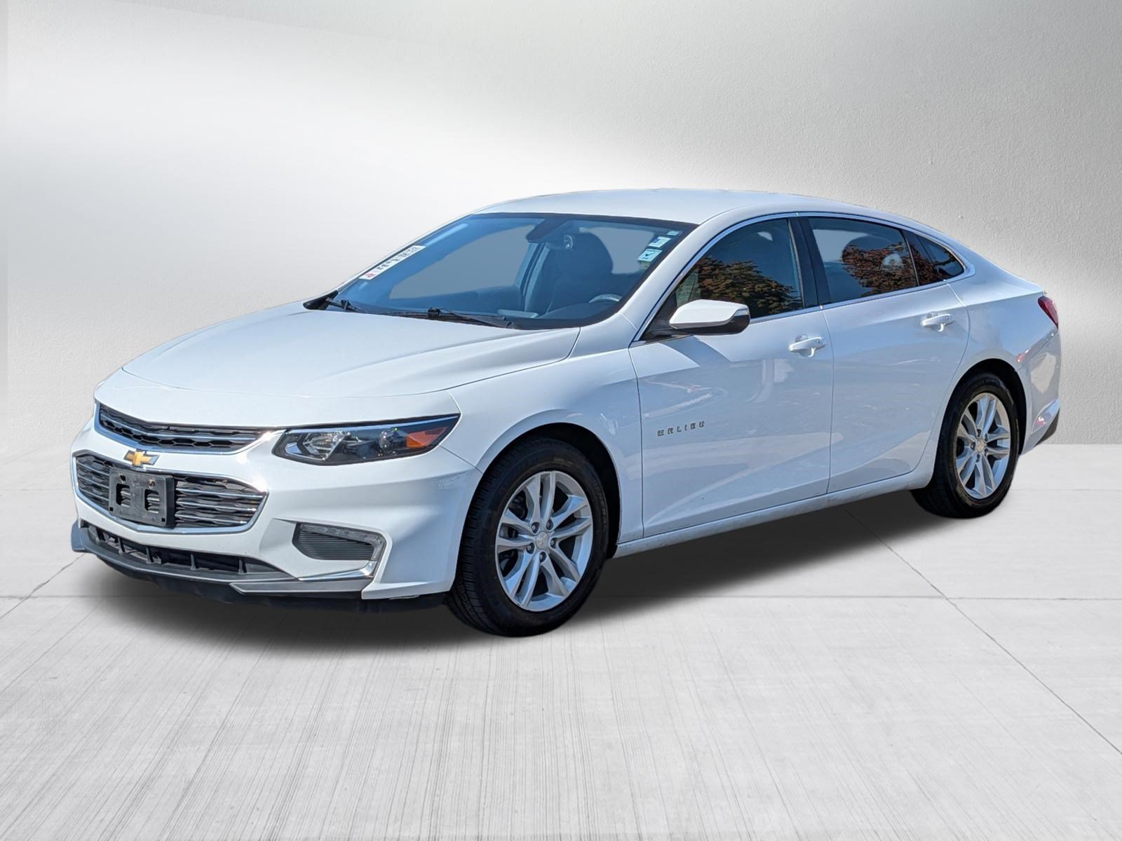 Used 2017 Chevrolet Malibu LT FWD image 3