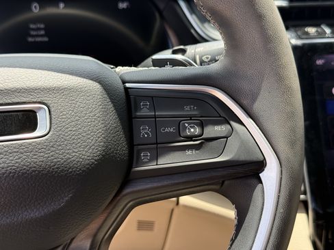 Used 2023 Jeep Grand Cherokee Limited RWD image 18