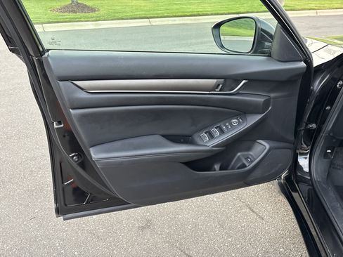 Used 2022 Honda Accord LX image 15