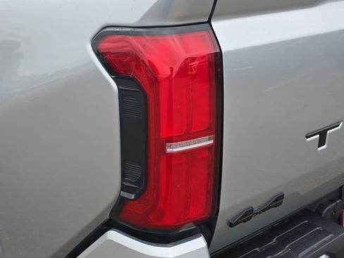 Used 2025 Toyota Tacoma SR5 AWD/4WD image 34